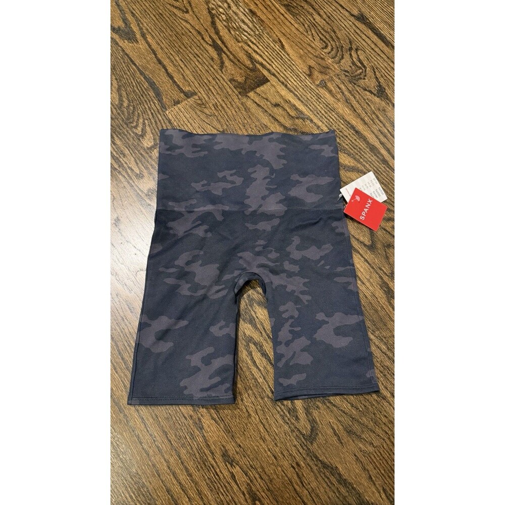 ✅ $58 Spanx Shapewear Compression Bike Shorts Black Camo Lamn Women XS Gym